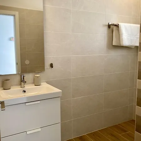 아파트 - Modern With Terrace Views Of Ocean & Sunset 아데제