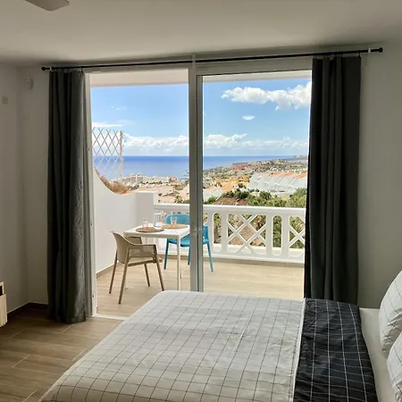 - Modern With Terrace Views Of Ocean & Sunset 아파트 *